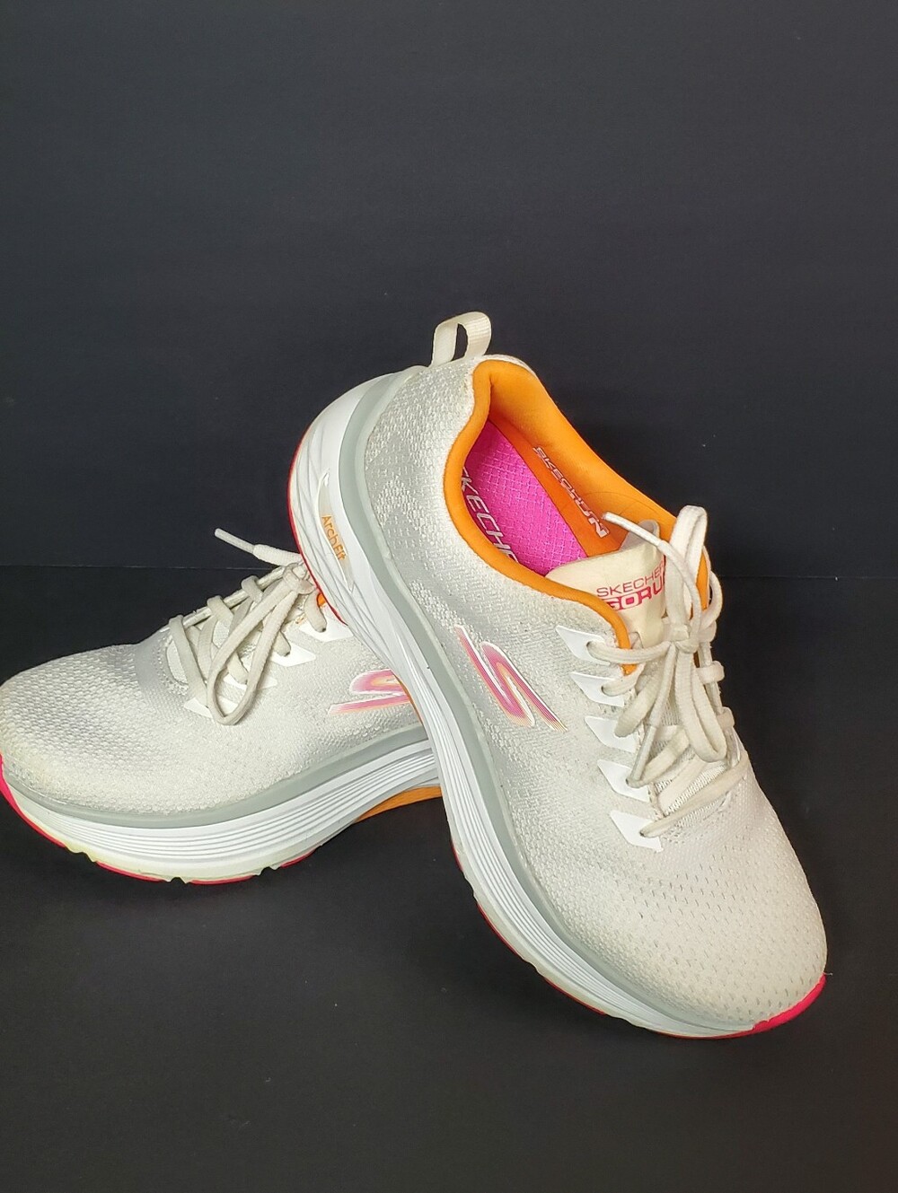 Skechers GOrun Arch Fit Air-Cooled Running Shoes Women Size 7